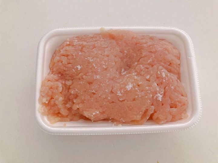 塩をふった鶏むねひき肉