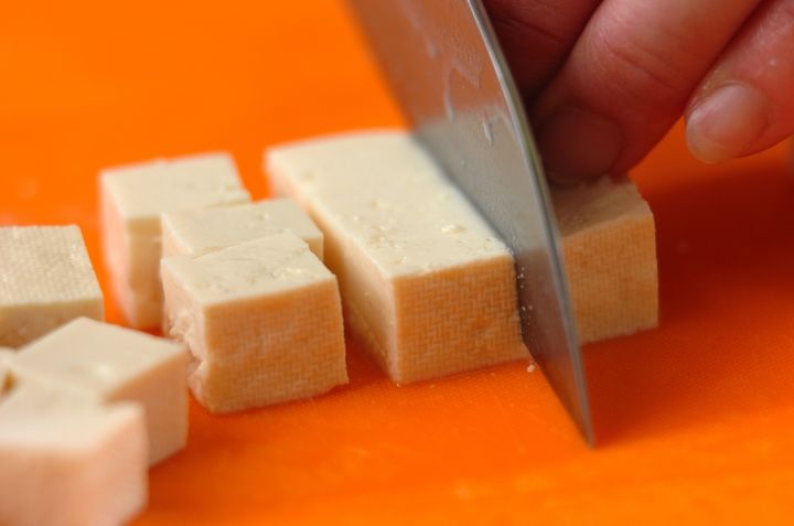 豆腐とナメコの中華スープの下準備1