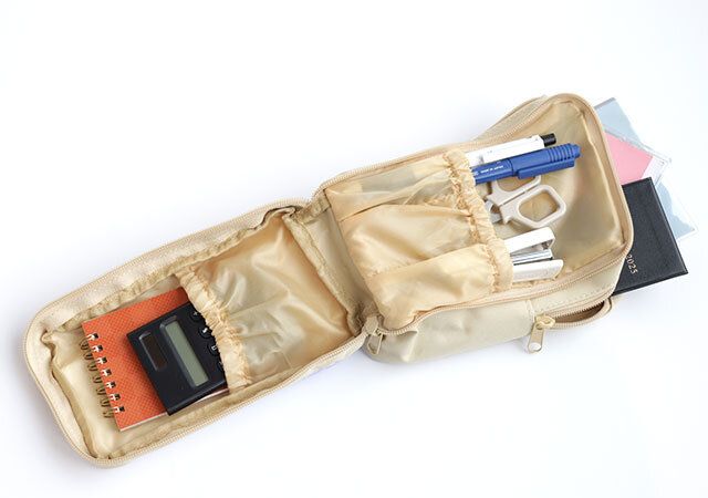 スヌーピースタンドポーチギャザーポケット