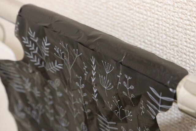 セリア トイレにペタッとサニタリー袋 Sサイズ 26枚 シール 使用例