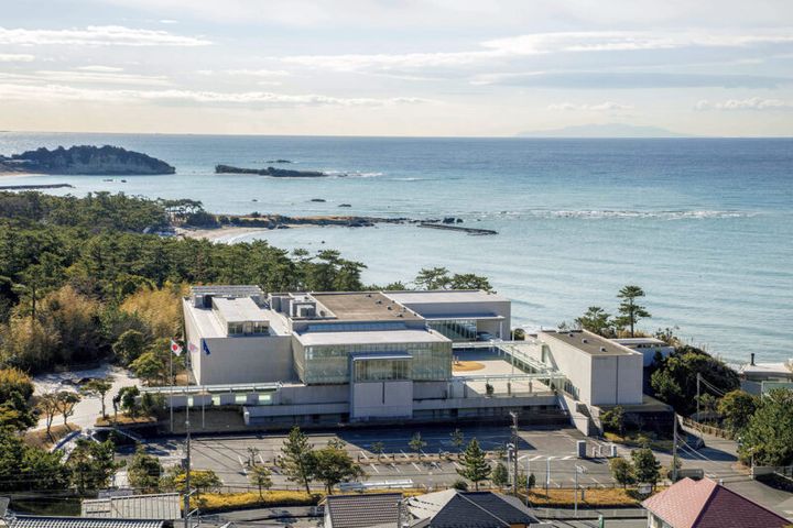 神奈川県立近代美術館 葉山 三浦郡葉山町一色2208 -1 046 -875 -2800 〔営〕9 :30 ～ 17 :00（入場は16 :30まで） 〔休〕月（祝日及び振替休日の場合は開館）、年末年始、展示替期間