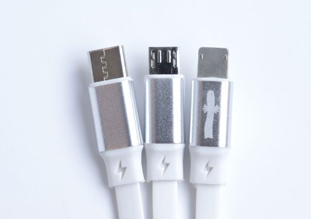 宝島社オトナミューズ8月号増刊の付録のMOOMINの巻き取り式USBケーブル3