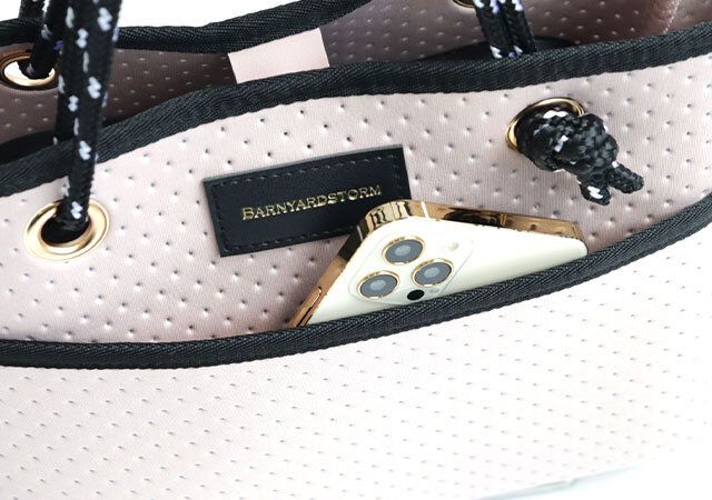 宝島社オトナミューズ8月号の付録のバンヤードストームの2WAYパンチングトート4