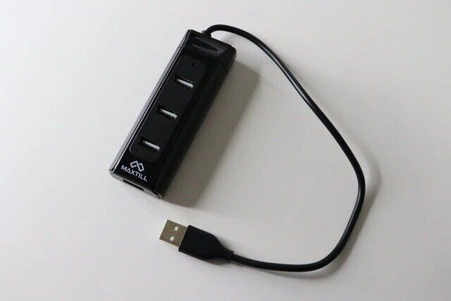 ダイソーのUSBハブ2.0（4ポート）1