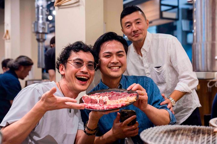 右から炭火講師の『廣備』本多太郎さん、『和牛ひらき』（大宮）の中塚啓介さん、唯一焼肉店ではなかった『クラフトミートラボ』（赤羽）の平田創士さん。