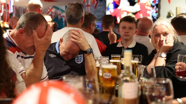 「得点よりビールを注いだ数の方が多い」選手の“二日酔い”が深刻な英国、パブが試合前日の選手を出禁に