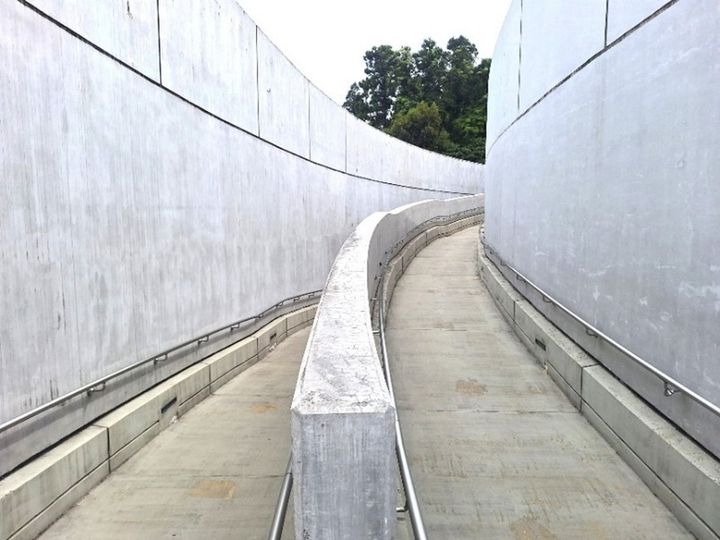 美術館のスロープ