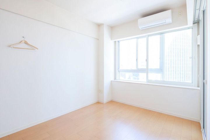 家具のない生活空間