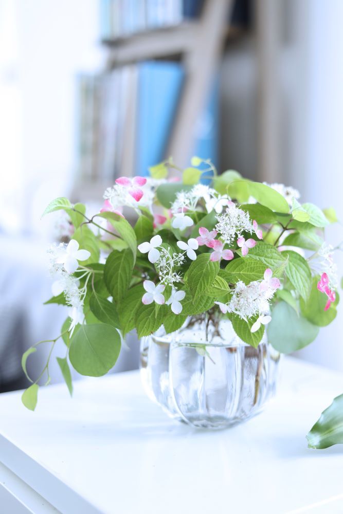 ヤマアジサイとユーカリのアレンジ