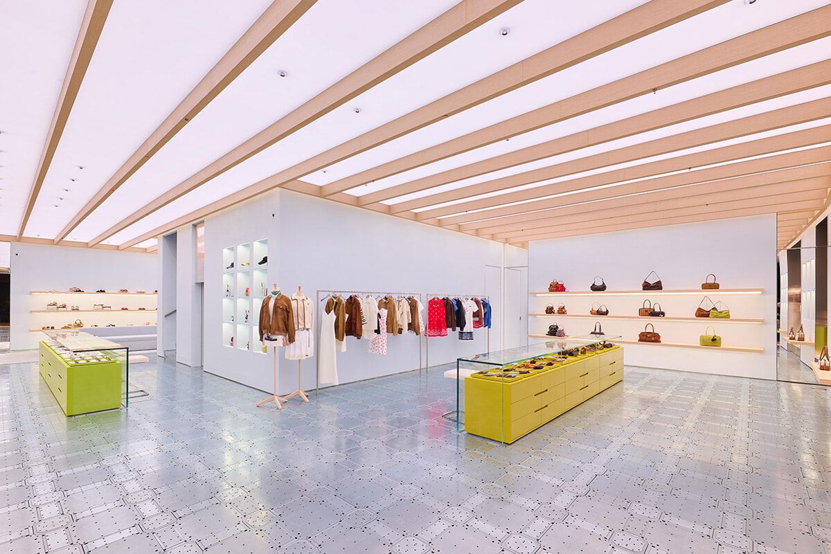 リニューアルしたロンドン旗艦店で「Miu Miu Upcycled」がお披露目に