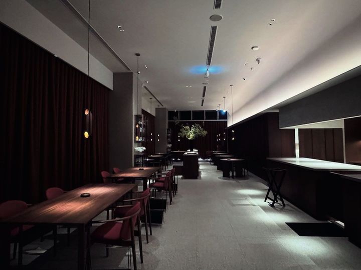 開放感のある店内。Photo_ courtesy of logy