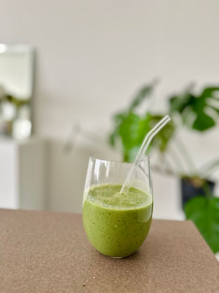 朝食のグリーンスムージー