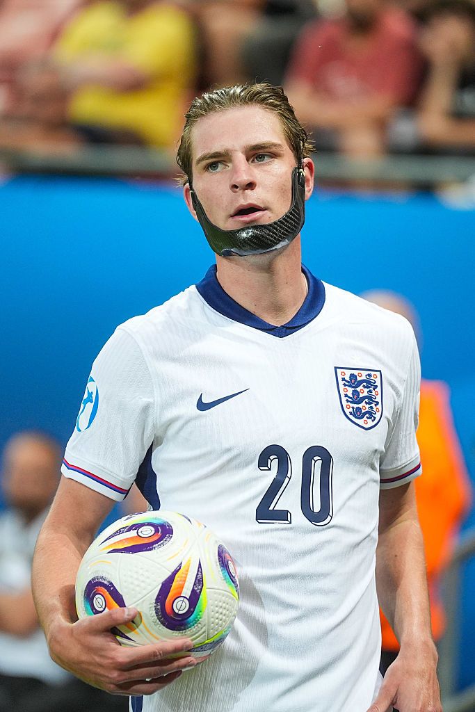 過去には日本代表キャプテンも着用…アゴ骨折中のイケメン選手、“防具”着用で代表戦に出場し話題に