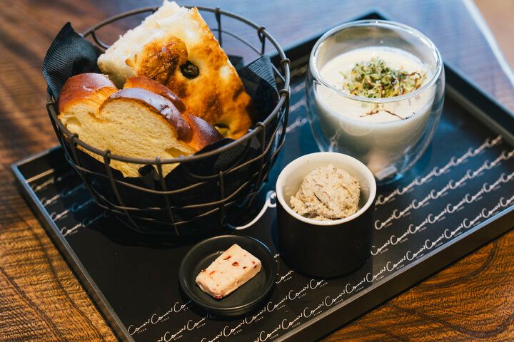 バターやディップをお好みでカスタマイズ♪世界一のパン屋がオープンしたイートイン「コムン スタンド」