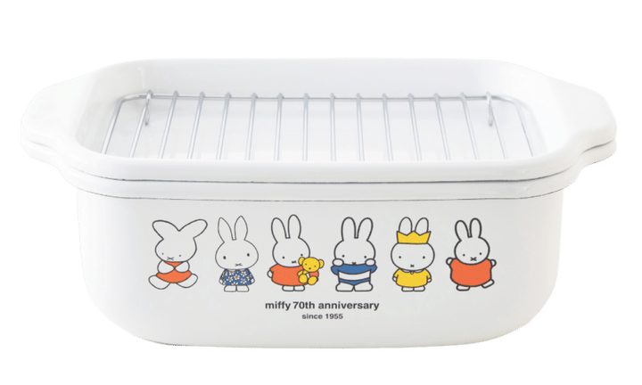 FUJIHORO miffy 可愛いミッフィー柄がキッチンを華やかに彩り、揚げもの調理が楽しくなるホーロー素材のスリムな天ぷら鍋。角型天ぷら鍋6600円（富士ホーロー）