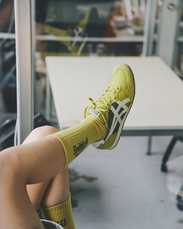 今っぽい足元は？グリーンのスニーカー×ソックスで色をリンクさせよう【FUDGE dig.｜バランス上手なあの子がお手本！ローテクスニーカーの着こなしレッスン- 05】