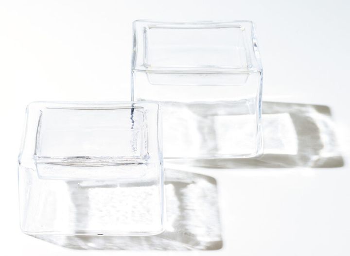 ハコニワ 立体角皿（M） （縦12×横12×高さ7cm）¥6,600、立体角皿（L）（縦12×横12×高さ9cm） ¥7,700／Sghrスガハラ