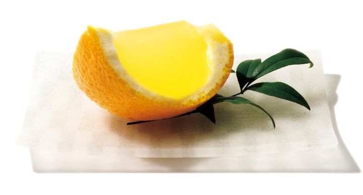 キム・ドンヒ ぬくもり（縦10×横15 ×高さ1.5cm） ¥10,450／富山ガラス工房