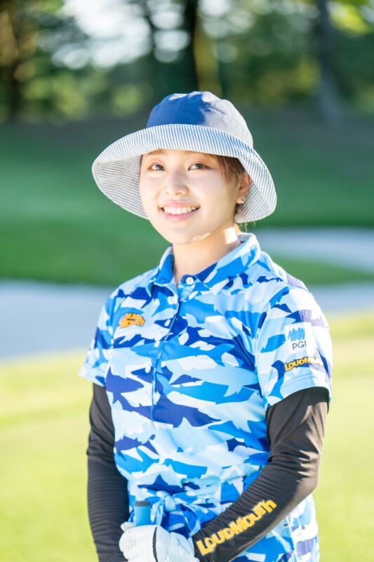 アイアンの飛距離を安定させるコツは？「８の字を描くように…」女子プロが解説