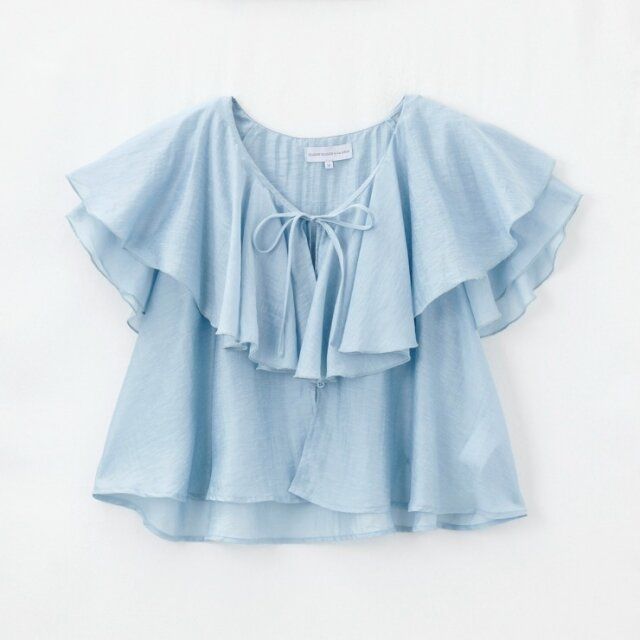 しまむらのフリルフレア袖ブラウス