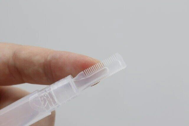 ダイソー ツイストペン容器（コームタイプ）