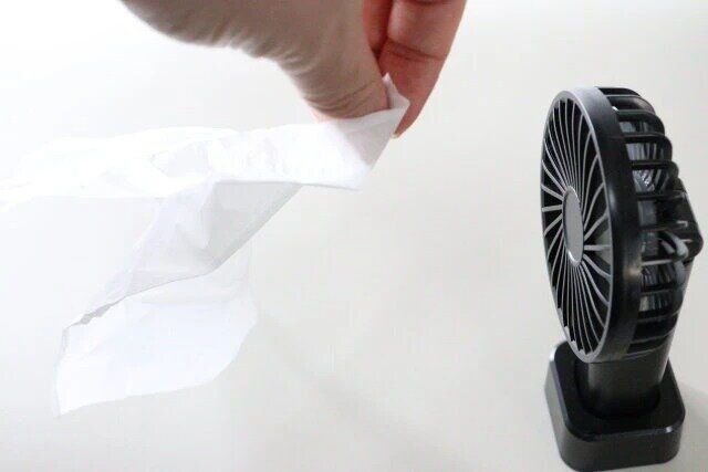 ダイソーのハンディファン（角度調整可能、スタンド付）3