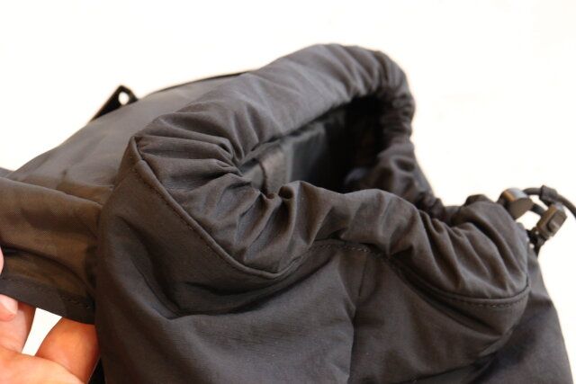 ユニクロのマルチポケットバックパック6