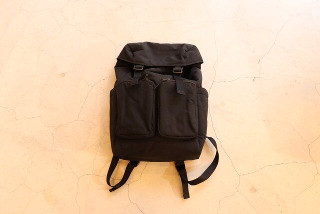 ユニクロのマルチポケットバックパック2