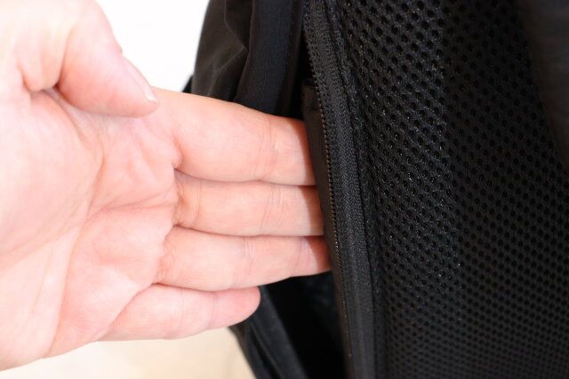 ユニクロのマルチポケットバックパック8