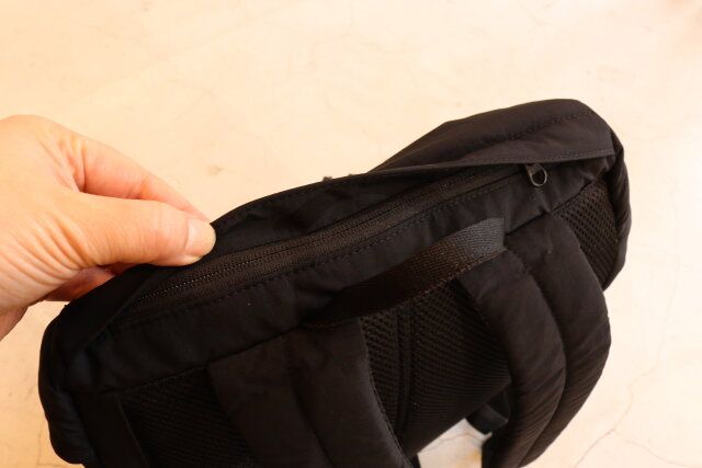 ユニクロのマルチポケットバックパック5