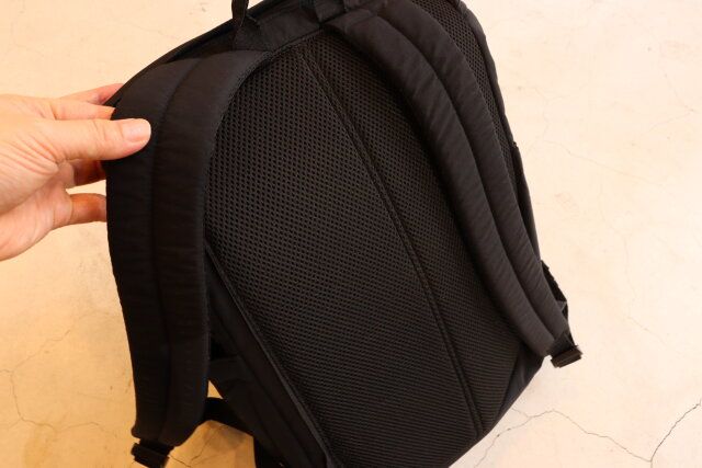 ユニクロのマルチポケットバックパック3