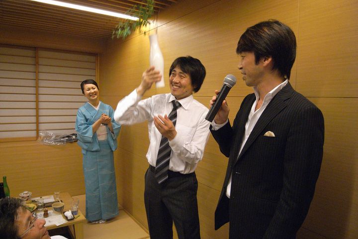 「泉屋」の改装記念パーティ