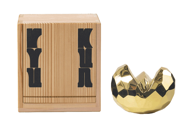 〈クンリュウ〉のお香立て