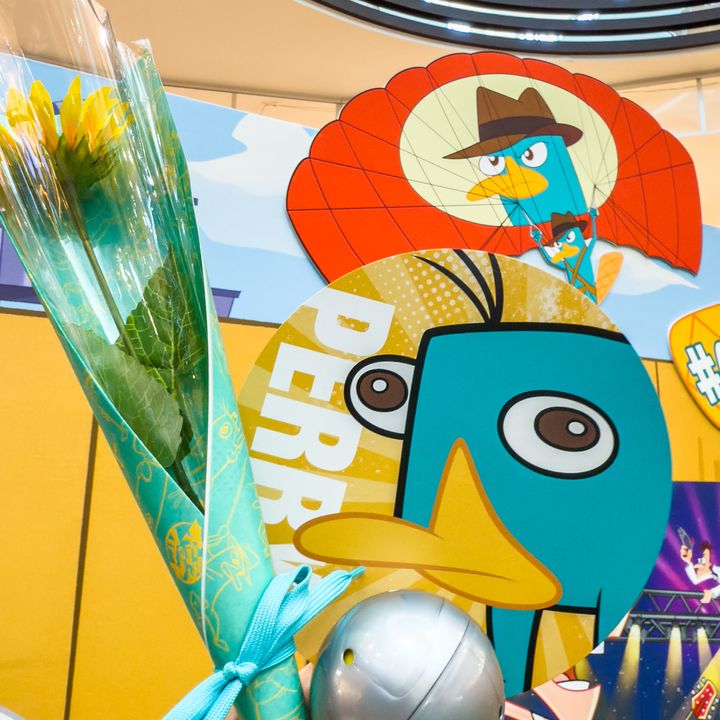 イオンレイクタウン mori『フィニアスとファーブ』新作放送記念「巨大ガチャノハシ・ペリー」うちわ カプセルトイ