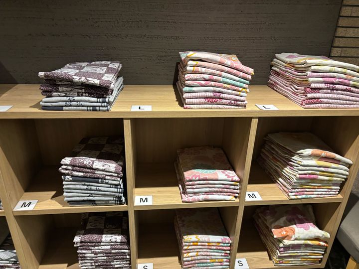 ロビーに浴衣が置いてあり、好きなサイズと柄を選べます。 癒やしの箱根、おこもり旅レポ