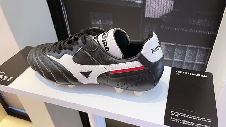 ミズノの名スパイク「モレリア」は、なぜ世界で愛されているのか…“伝道師”の元ブラジル代表カレカ氏が明かす