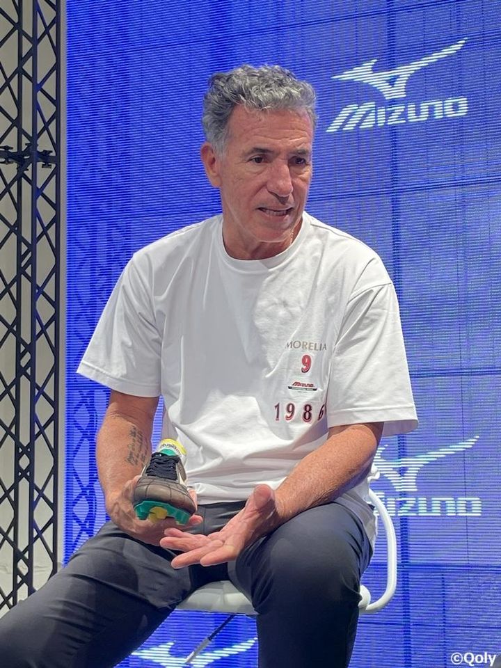 ミズノの名スパイク「モレリア」は、なぜ世界で愛されているのか…“伝道師”の元ブラジル代表カレカ氏が明かす