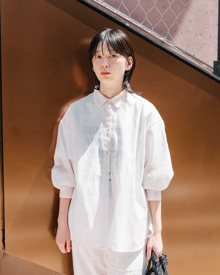 ハイセンスな初夏の“ワントーンコーデ”5選。ベーシックカラーでまとめるのが人気【TOKYO SNAP】