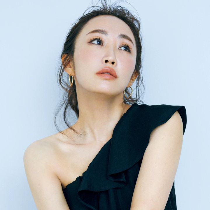 神崎恵 ケイト ポッピングシルエットシャドウ BE-1を使ったメイク