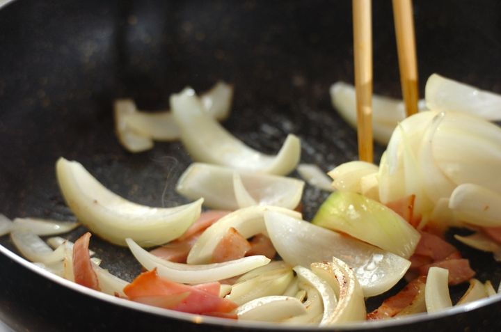 トマトが主役のナポリタン シンプルだけど奥深い味 by金丸 利恵さんの作り方1