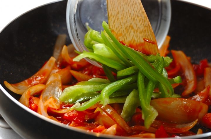 トマトが主役のナポリタン シンプルだけど奥深い味 by金丸 利恵さんの作り方2