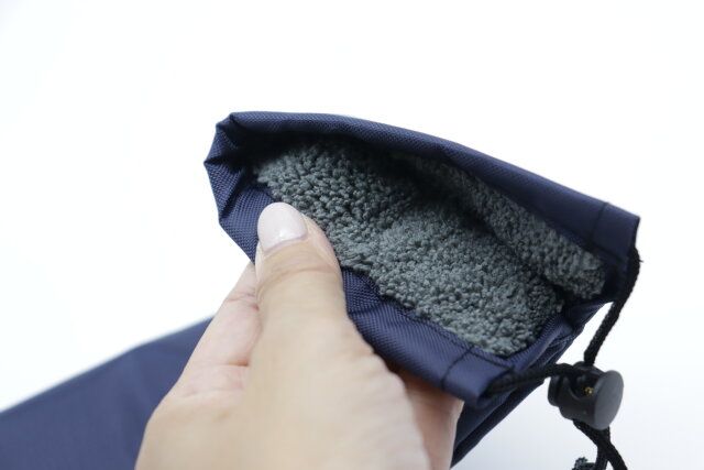 ダイソーの傘の収納袋は内側がマイクロファイバー生地