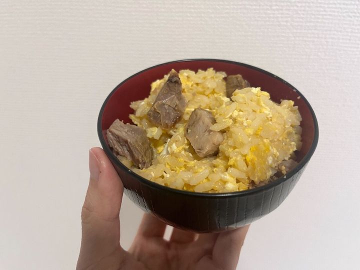 スープで分離した脂と細かくカットしたチャーシューを使った、「ラーメン二郎インスパイア系チャーハン」も作成