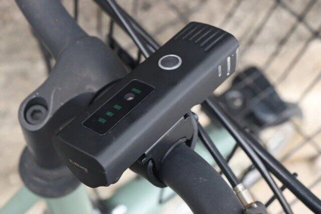 ダイソーのセンサー付き自転車ライト2