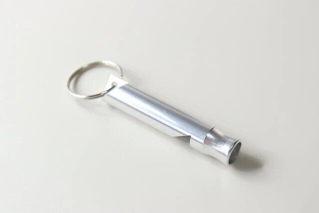 ダイソーの防災ホイッスル1