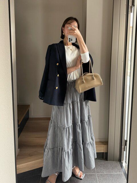 大人の甘めカジュアルコーデ ジャケットを羽織る