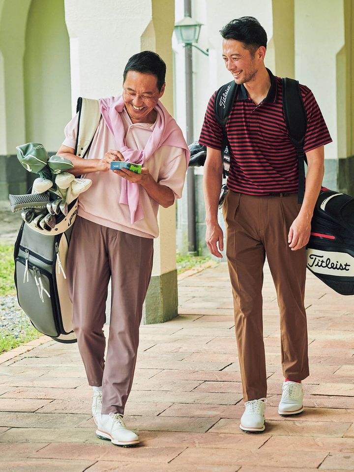 ゴルフウェアを纏った男性