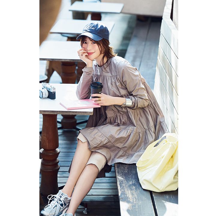 甘ワンピ×キャップはちょいスポーティ＆ヴィンテージ寄せが今っぽい