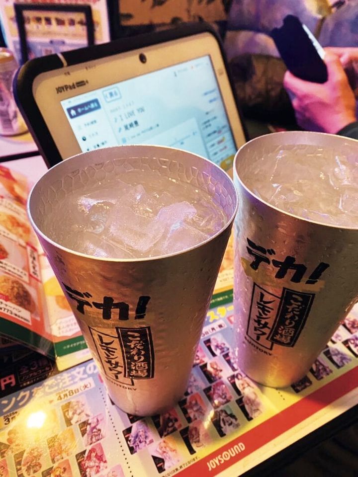 観月ありささんのプライベート写真、久しぶりのカラオケ