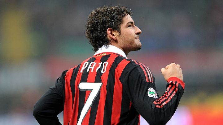 女性が火山口に落下して死亡…元ブラジル代表が遺体送還に資金提供を申し出る